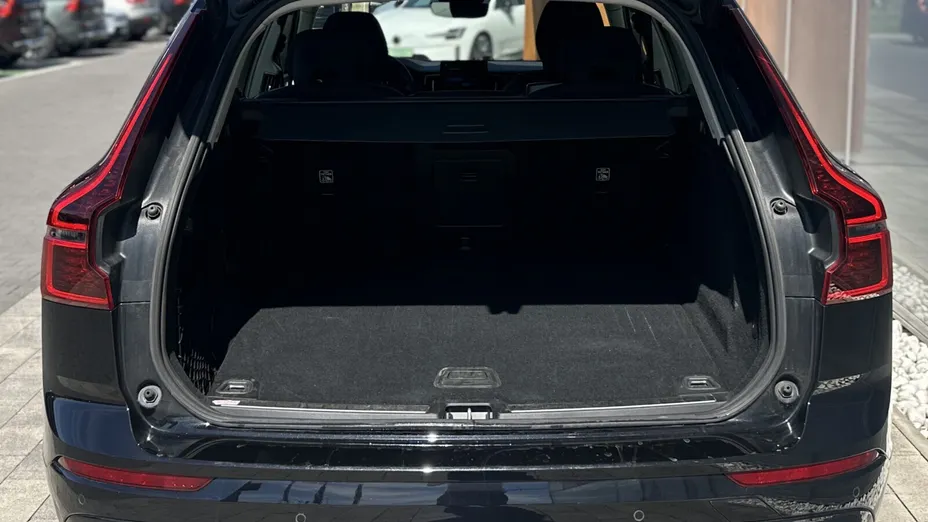 VOLVO XC60 XC60 B5 B AWD Plus Dark aut