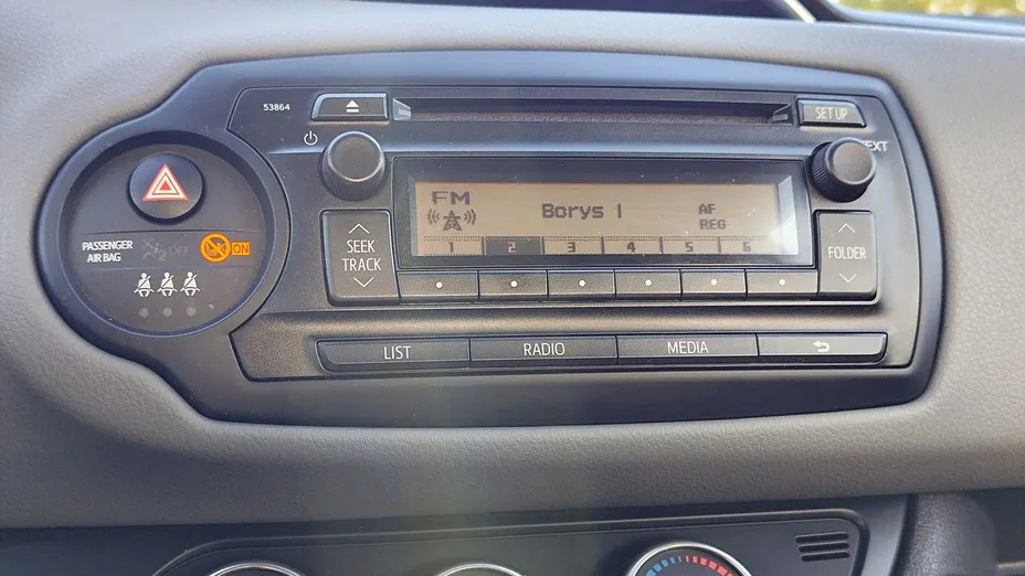 TOYOTA Yaris -