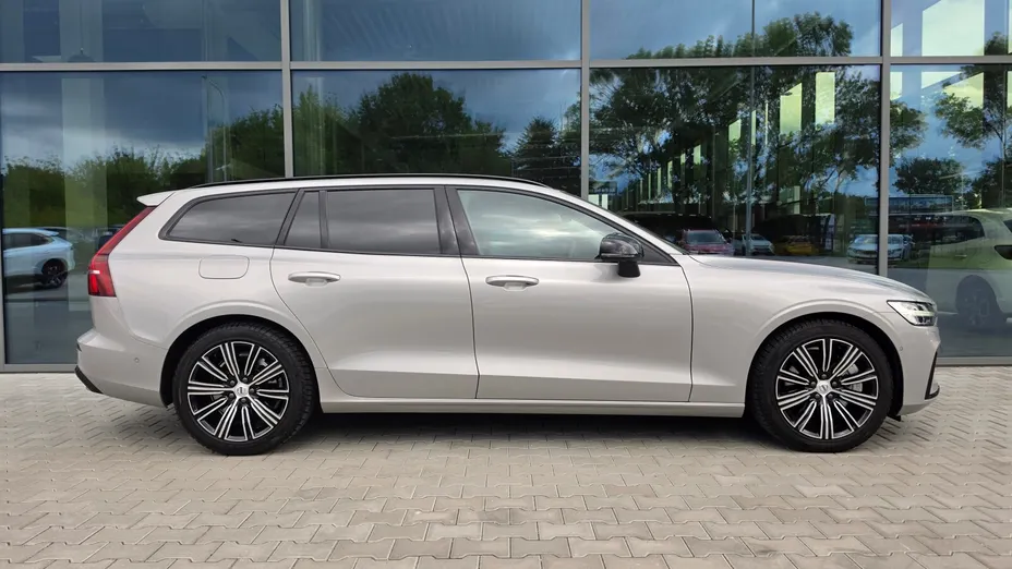 VOLVO V60 V60 T6 AWD Plug-In Hybrid Plus Dark aut
