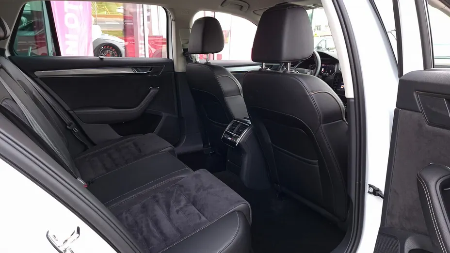 SKODA Superb Superb 2.0 TDI SCR 4x4 Scout DSG