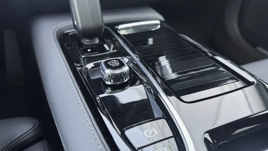 VOLVO V60 V60 T6 AWD Plug-In Hybrid Plus Dark aut