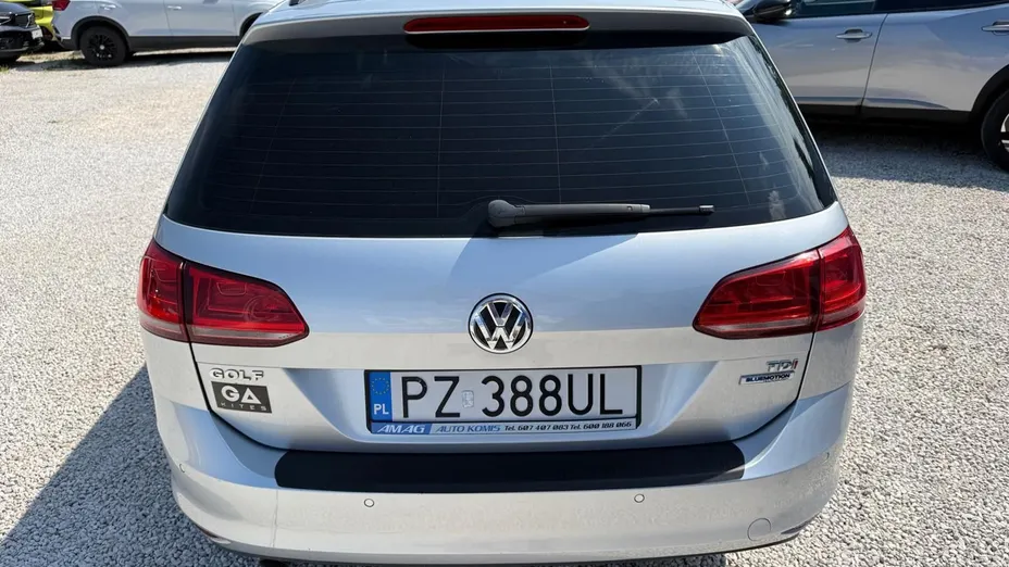 VOLKSWAGEN Golf -