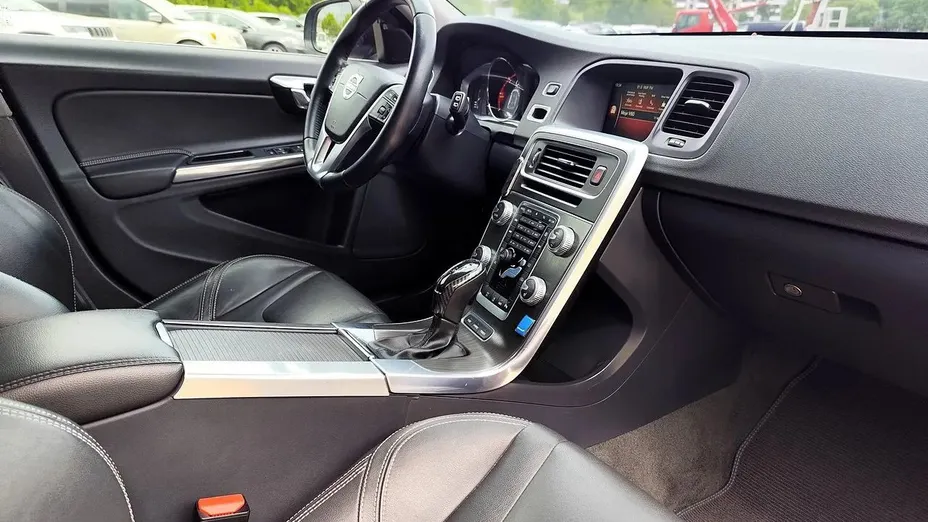 VOLVO V60 -