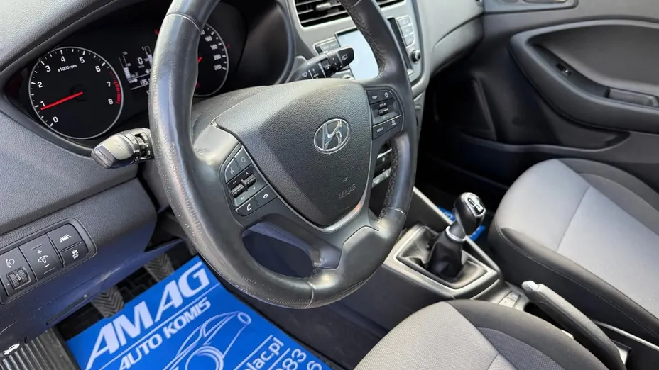 HYUNDAI i20 -