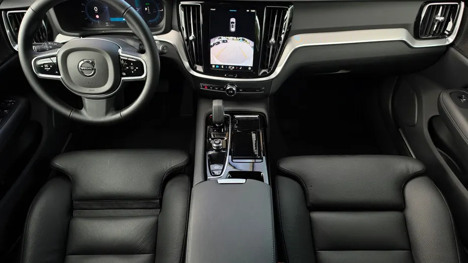 VOLVO V60 V60 T6 AWD Plug-In Hybrid Plus Dark aut