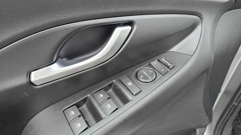 HYUNDAI i30 i30 1.0 T-GDI Smart DCT