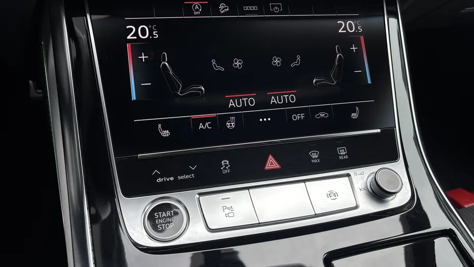 AUDI Q8 -
