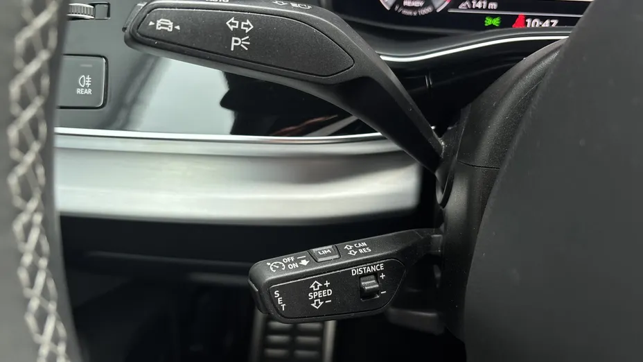 AUDI Q8 -