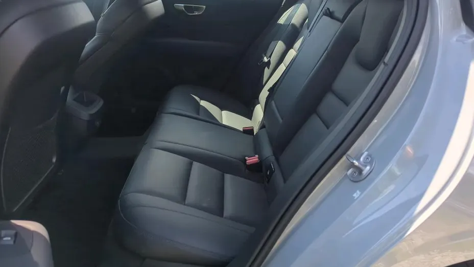 VOLVO V60 V60 B4 B Plus Dark aut