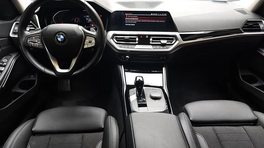 BMW Seria 3 330i xDrive aut