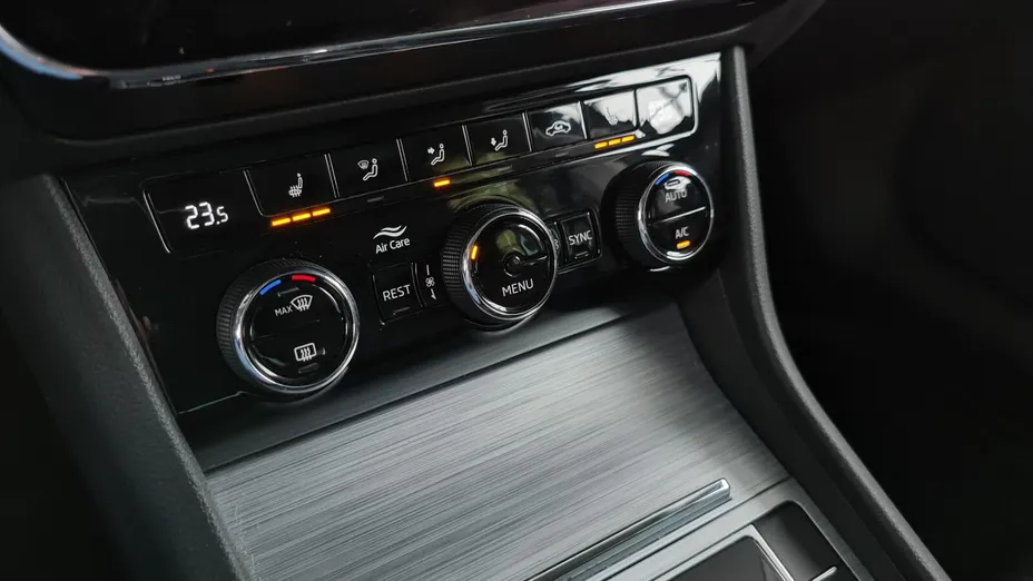 SKODA Superb Superb 2.0 TDI SCR Ambition DSG