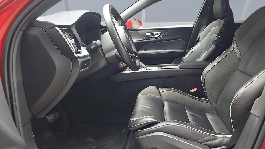 VOLVO V60 V60 CC Plus B5 B AWD aut