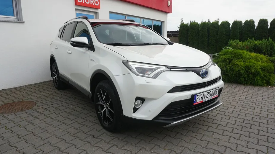 TOYOTA RAV4 -