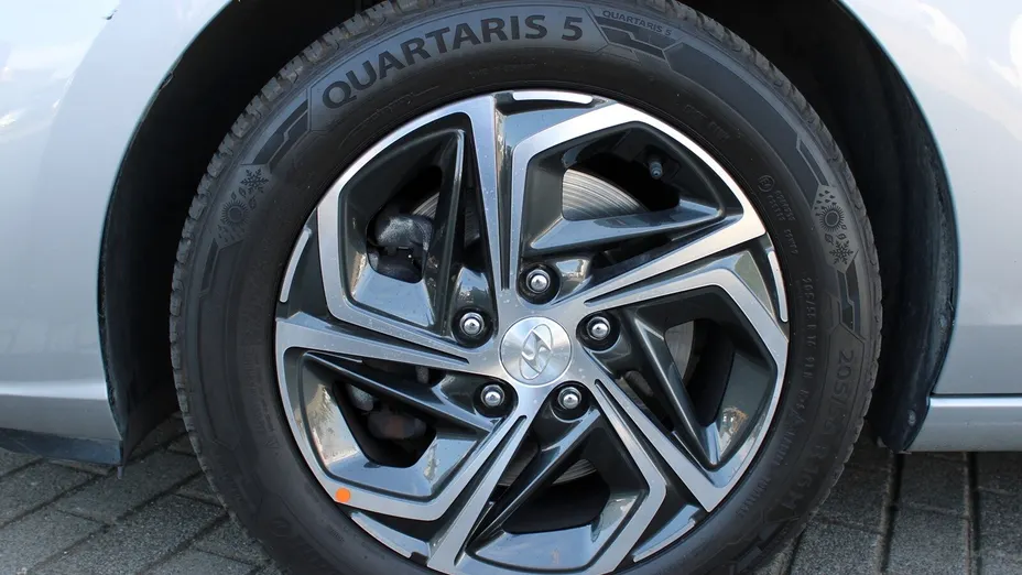 HYUNDAI i30 i30 1.5 T-GDI 48V Smart