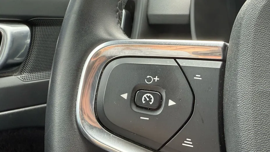 VOLVO XC40 XC40 T3 Momentum Core aut