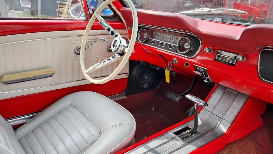 FORD Mustang -