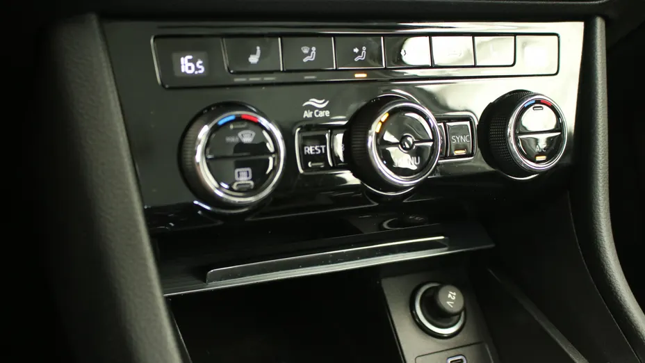 SKODA Superb Superb 2.0 TSI Ambition DSG