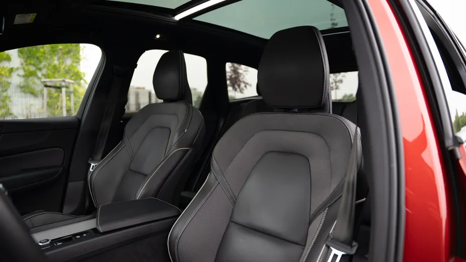 VOLVO XC60 XC60 B4 D AWD R-Design aut