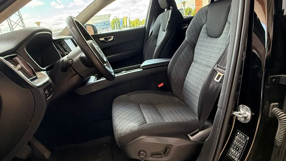 VOLVO XC60 XC60 B4 D AWD Momentum Pro aut