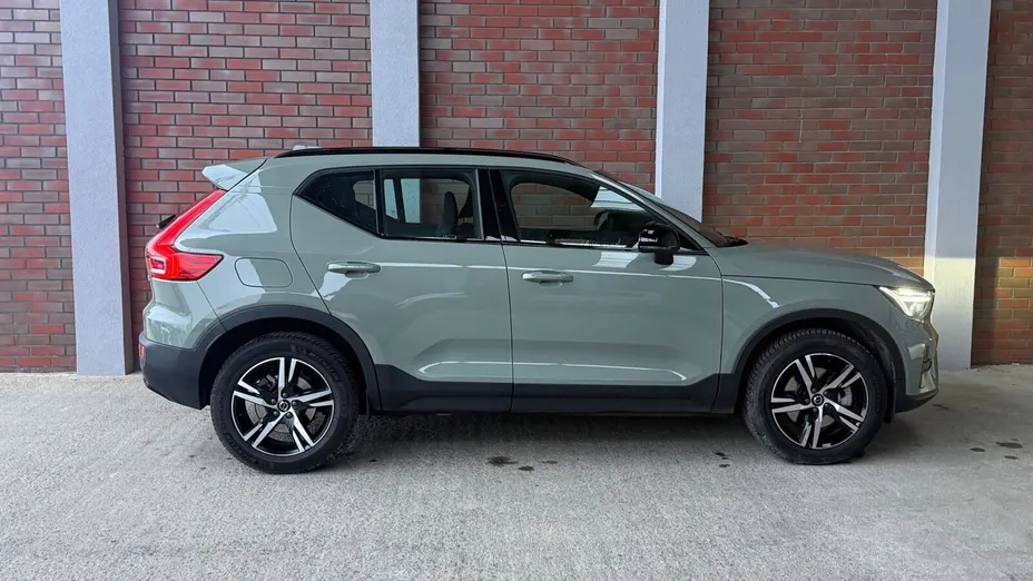 VOLVO XC40 XC40 B3 Plus Dark aut