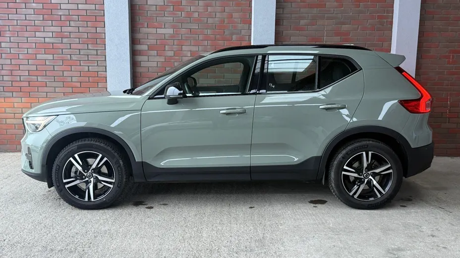VOLVO XC40 XC40 B3 Plus Dark aut
