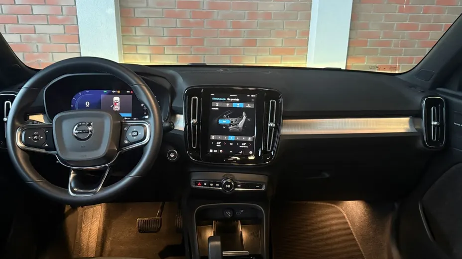 VOLVO XC40 XC40 B3 Plus Dark aut