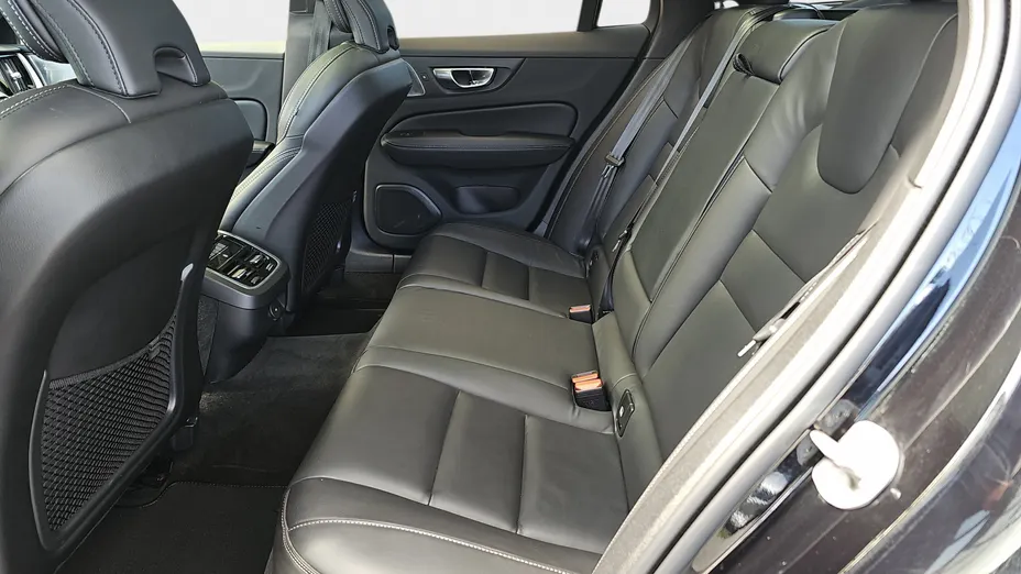 VOLVO V60 V60 B6 B AWD R-Design aut