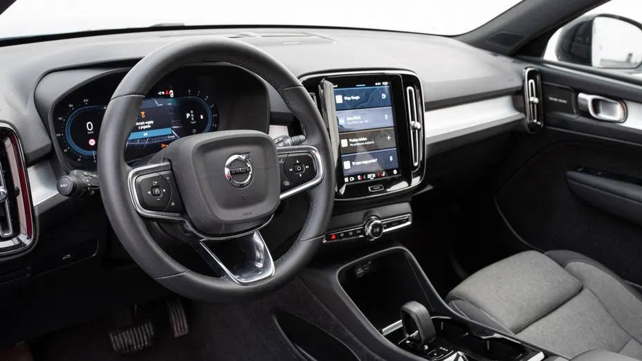 VOLVO XC40 XC40 B3 Plus Dark aut