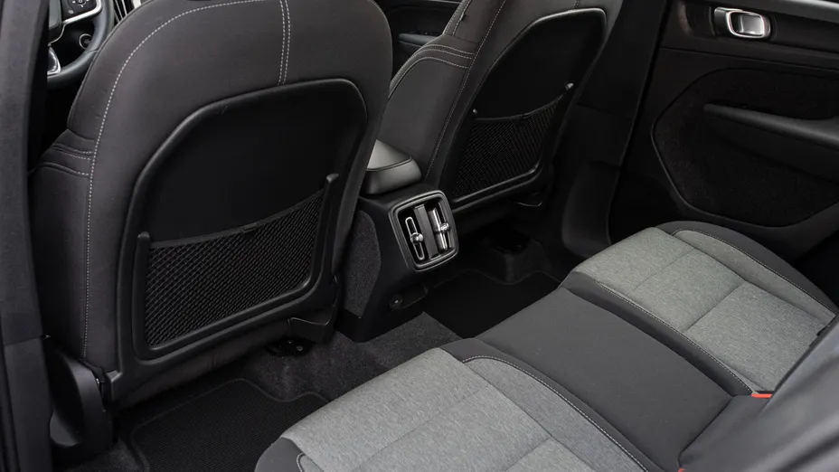 VOLVO XC40 XC40 B3 Plus Dark aut