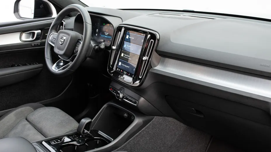 VOLVO XC40 XC40 B3 Plus Dark aut