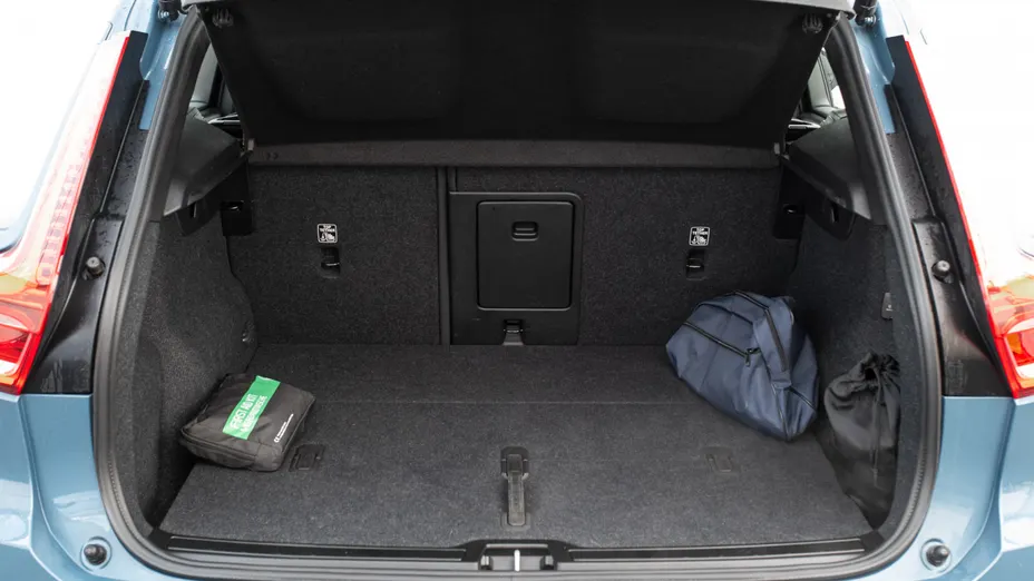 VOLVO XC40 XC40 B3 Plus Dark aut