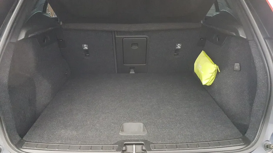 VOLVO XC40 XC40 T3 Momentum Pro aut