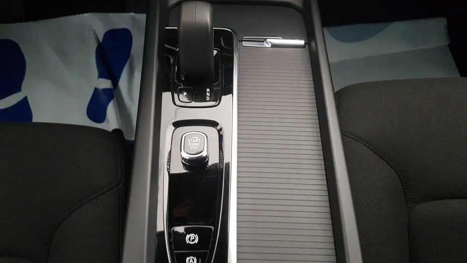 VOLVO XC60 XC60 B4 D AWD Momentum Pro aut