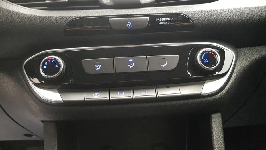 HYUNDAI i30 i30 1.6 D Classic +