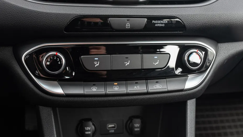 HYUNDAI i30 i30 1.5 DPI Classic +