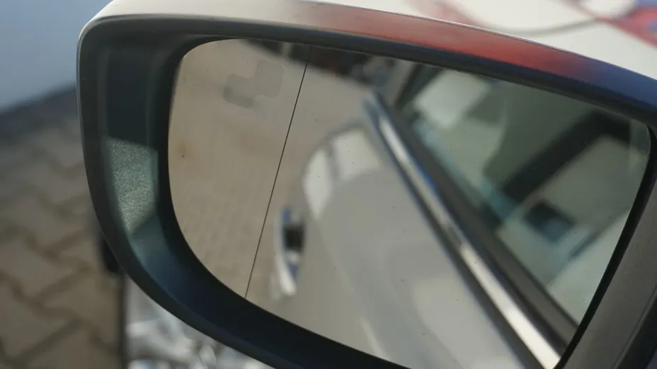 MAZDA 3 -
