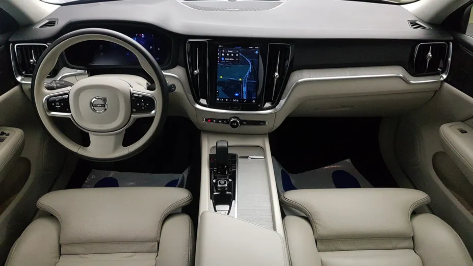 VOLVO V60 V60 B4 D Plus Dark aut