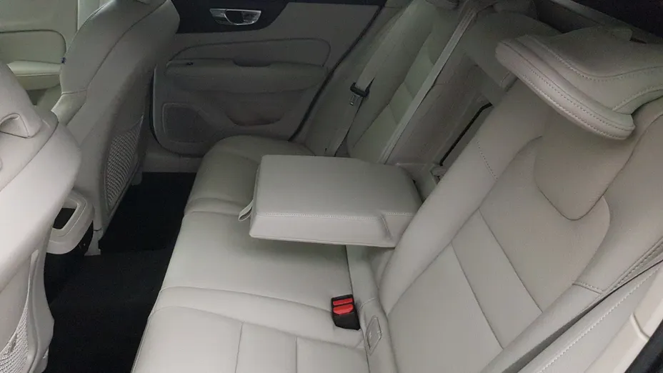 VOLVO V60 V60 B4 D Plus Dark aut