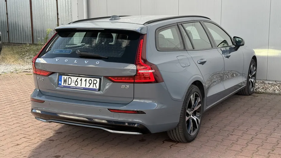 VOLVO V60 V60 B3 B Plus Dark aut