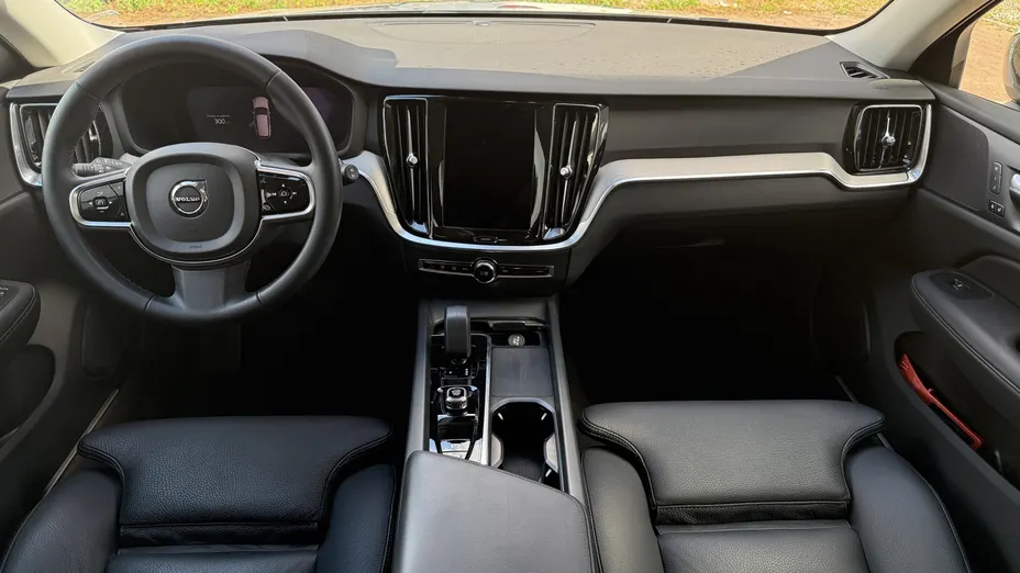 VOLVO V60 V60 B3 B Plus Dark aut