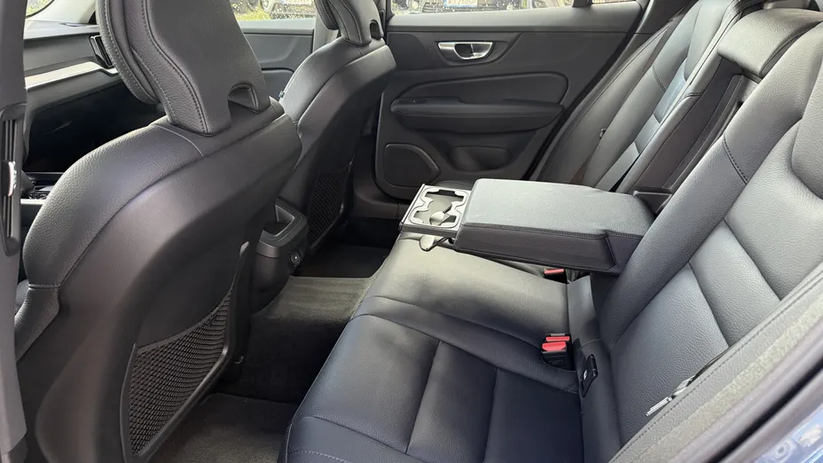 VOLVO V60 V60 B3 B Plus Dark aut