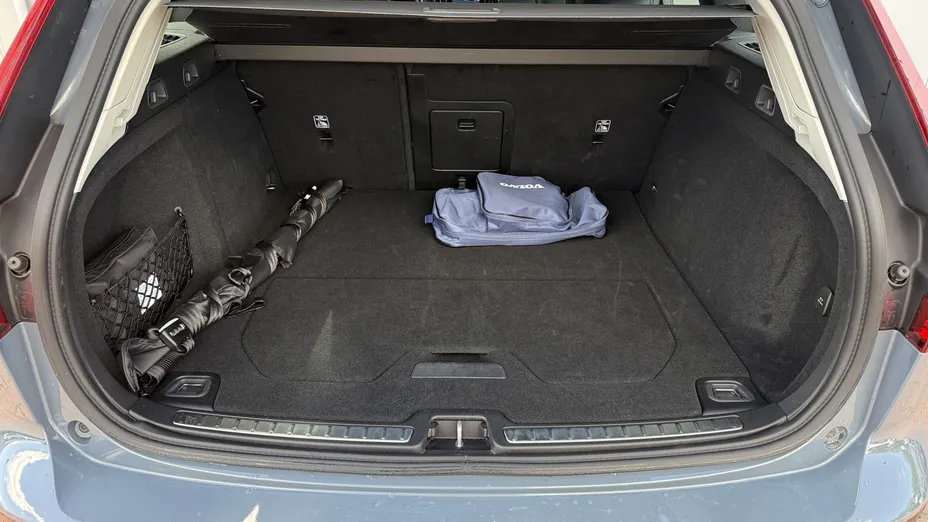 VOLVO V60 V60 B3 B Plus Dark aut