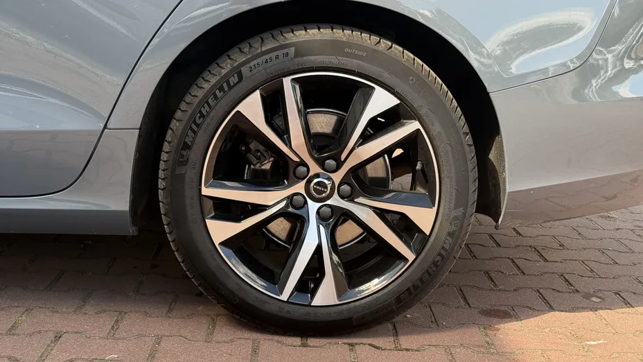 VOLVO V60 V60 B3 B Plus Dark aut