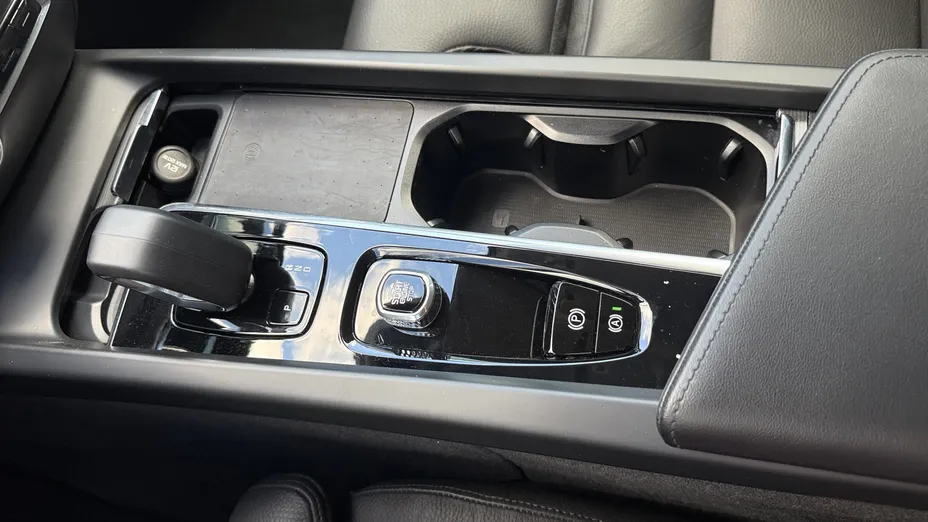 VOLVO V60 V60 B3 B Plus Dark aut