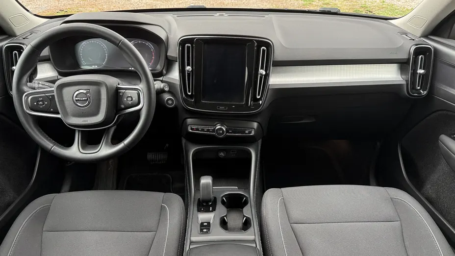 VOLVO XC40 XC40 T3 Momentum Pro aut