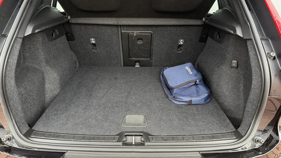 VOLVO XC40 XC40 T3 Momentum Pro aut