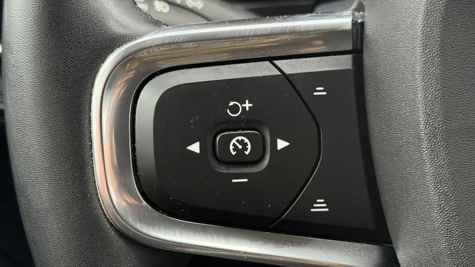 VOLVO XC40 XC40 T3 Momentum Pro aut