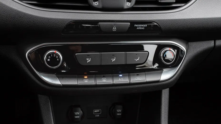 HYUNDAI i30 i30 1.5 DPI Classic +