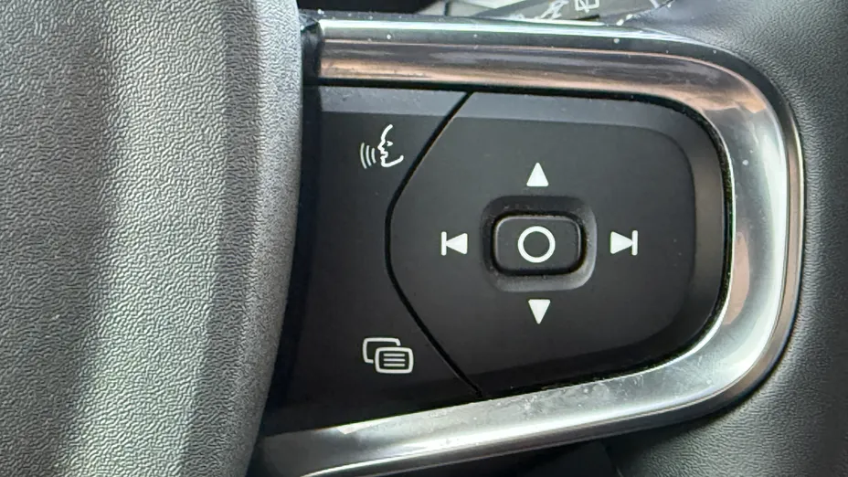 VOLVO XC40 XC40 T3 Momentum Pro aut