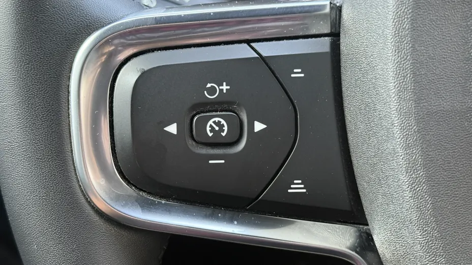 VOLVO XC40 XC40 T3 Momentum Pro aut